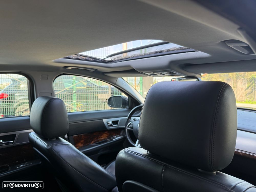 Jaguar XF 2.2 D Premium Luxury - 47
