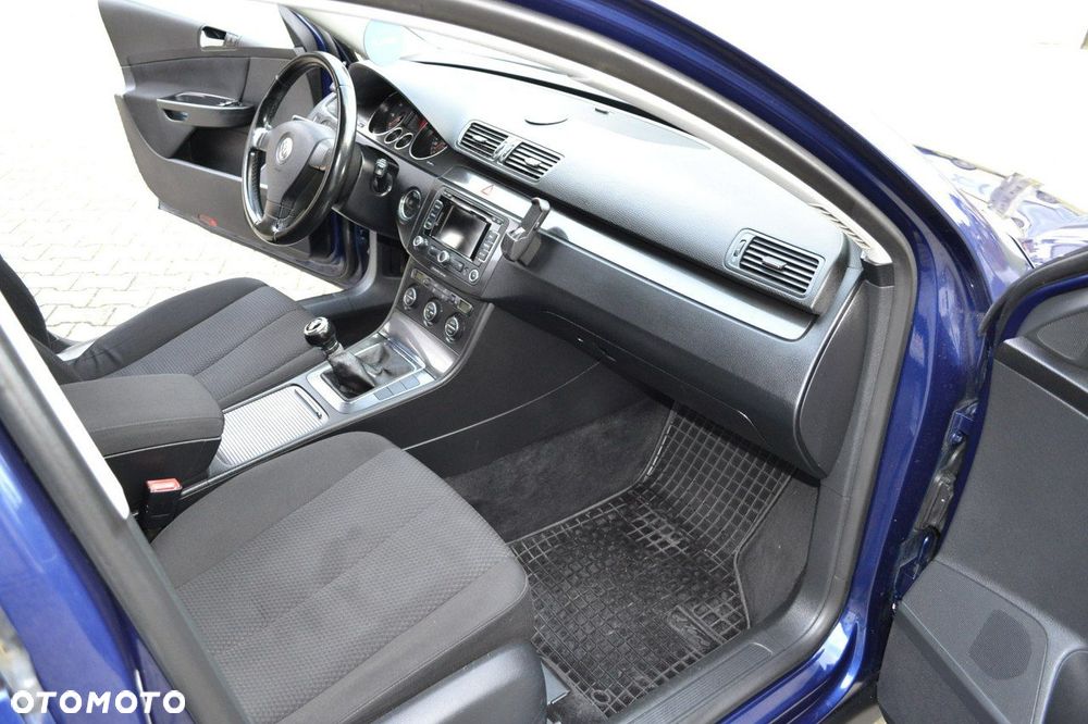 Volkswagen Passat - 30