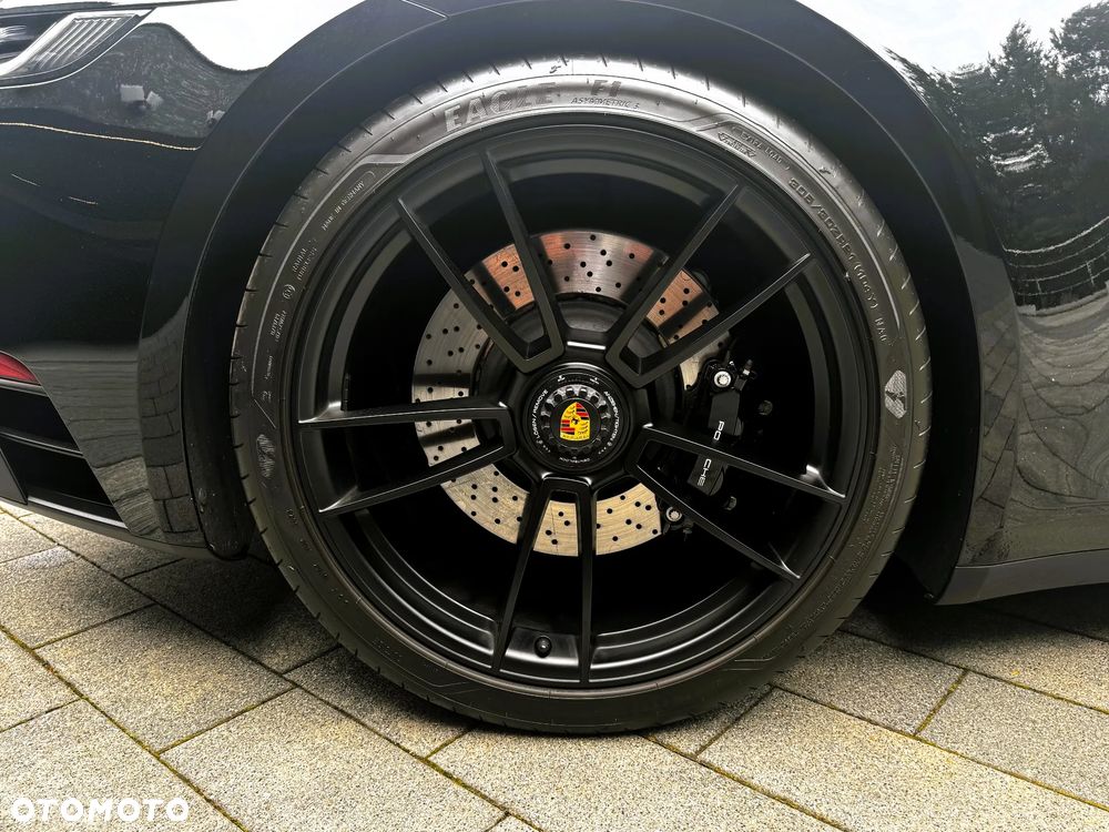 Porsche 911 Carrera 4 GTS - 6