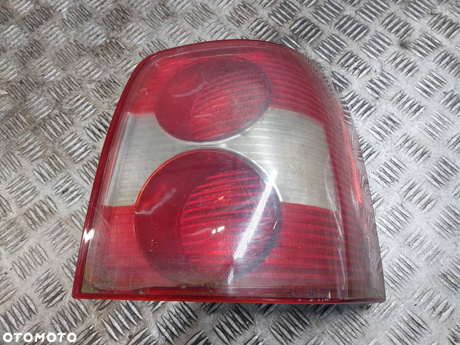 LAMPA PRAWY TYŁ DEPO VOLKSWAGEN PASSAT B5 FL LIFT KOMBI - 2