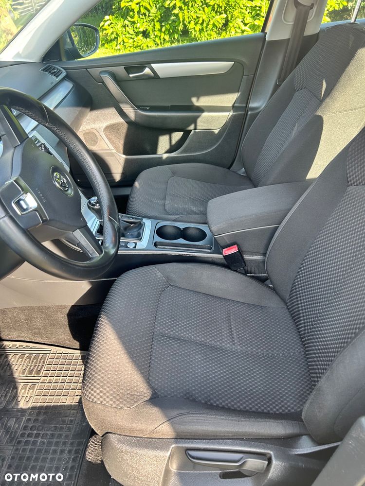 Volkswagen Passat 1.6 TDI Trendline - 21
