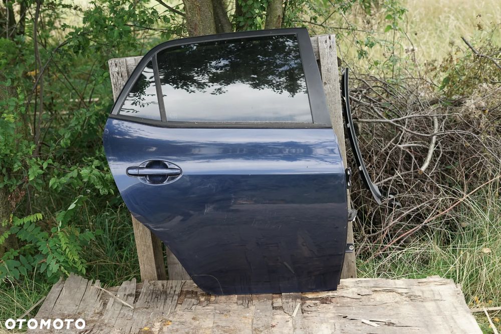 Drzwi tył tylne prawe Toyota Auris I 5d 8S6