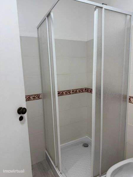 Arrendo T2 Remodelado com 3 assoalhadas no Carregado - Grande imagem: 5/11