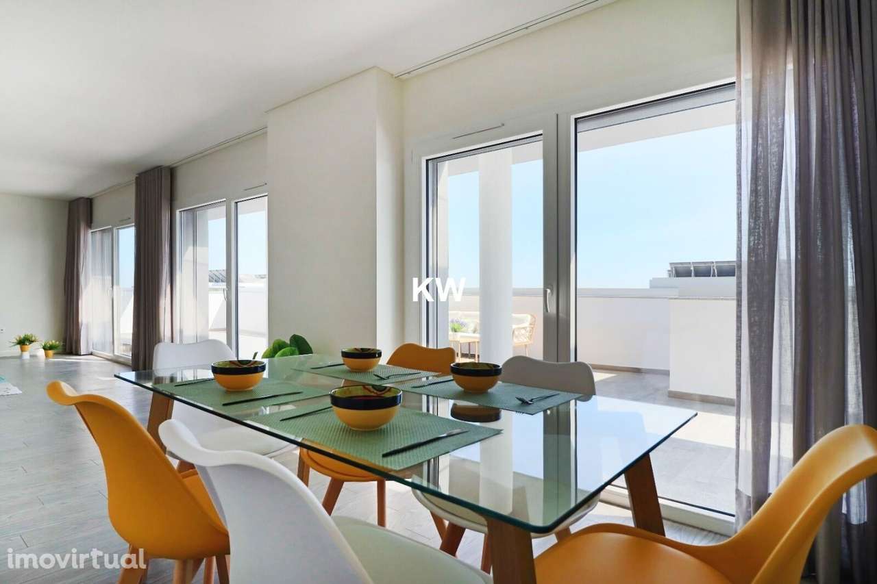 Penthouse T4 com vista Mar e terraço de 360º com 160 m2, em Carcavelos - Grande imagem: 2/27