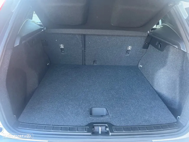Volvo XC 40 1.5 T3 Momentum Tech Edition - 31