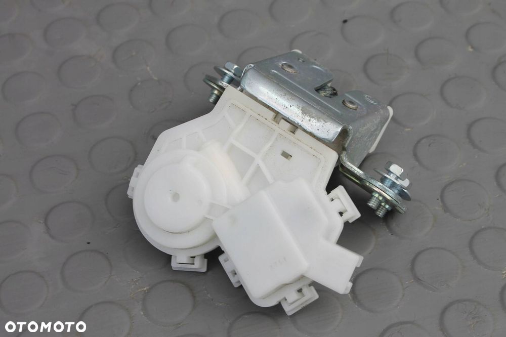 zamek klapy bagażnika tył mitsubishi eclipse cross 2017- - 2