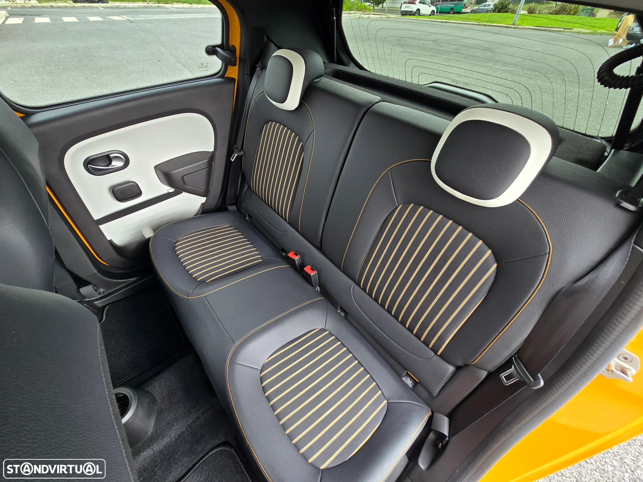 Renault Twingo Z.E. 22 Intens - 12