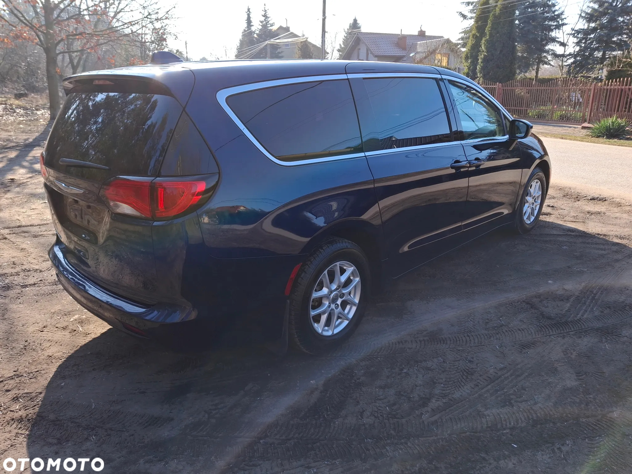 Chrysler Pacifica - 4