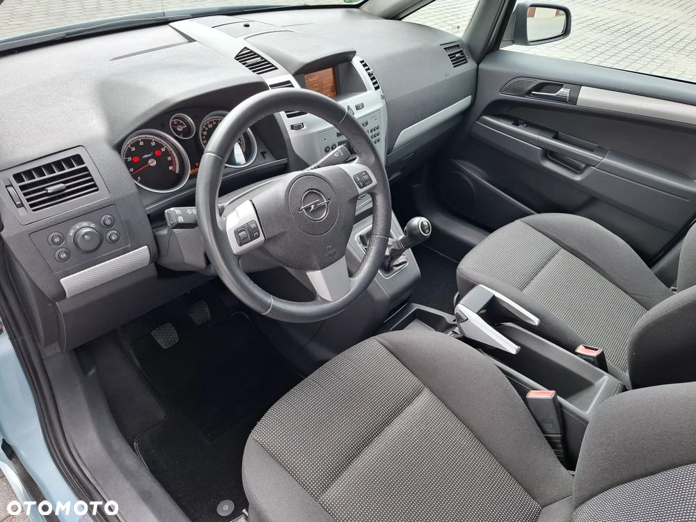 Opel Zafira 1.8 Sport - 26