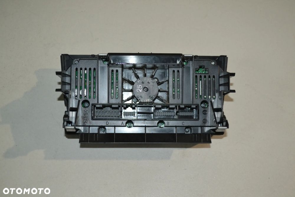 AUDI A3 8P LIFT 08-12 PANEL STEROWANIA KLIMATYZACJI 8P0820043BL - 2