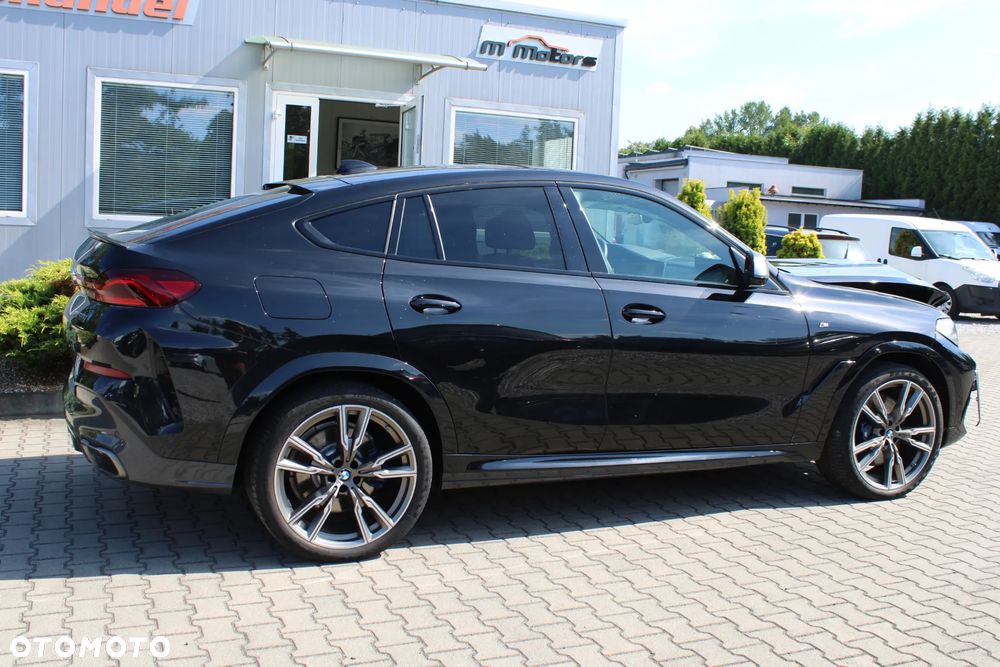 BMW X6 M50i - 12