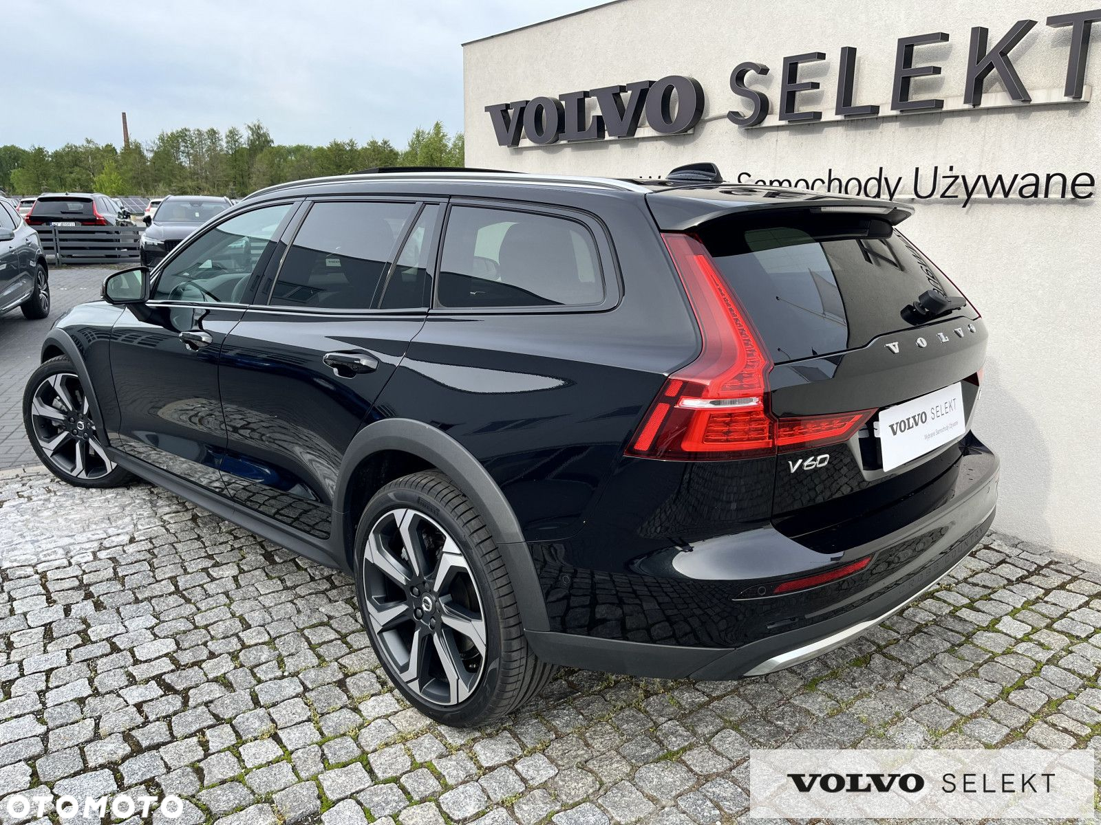 Volvo V60 Cross Country - 8