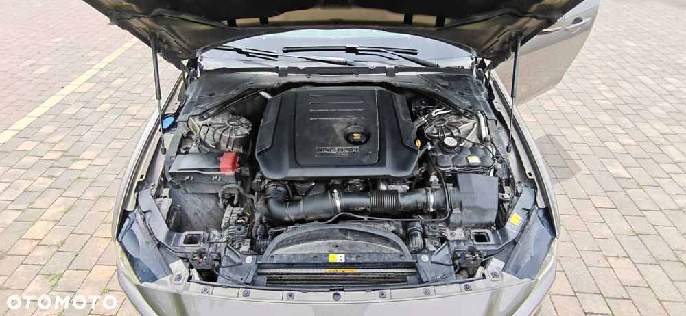 Jaguar XE - 12