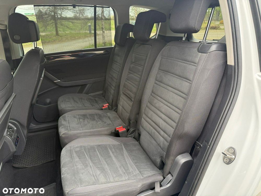 Volkswagen Touran - 24