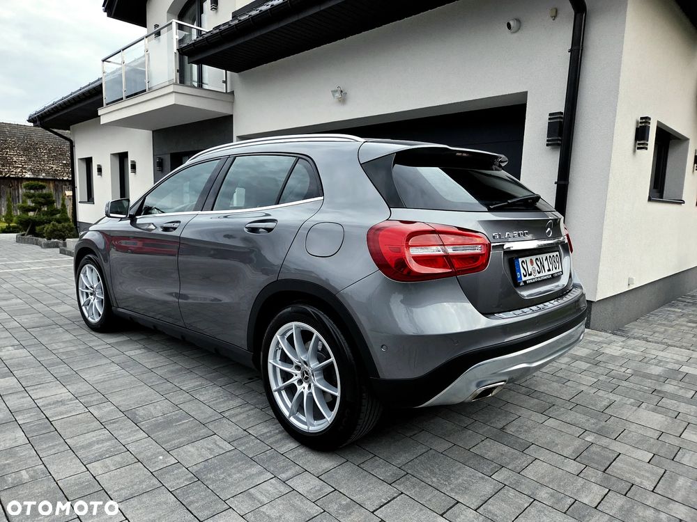 Mercedes-Benz GLA 200 - 12