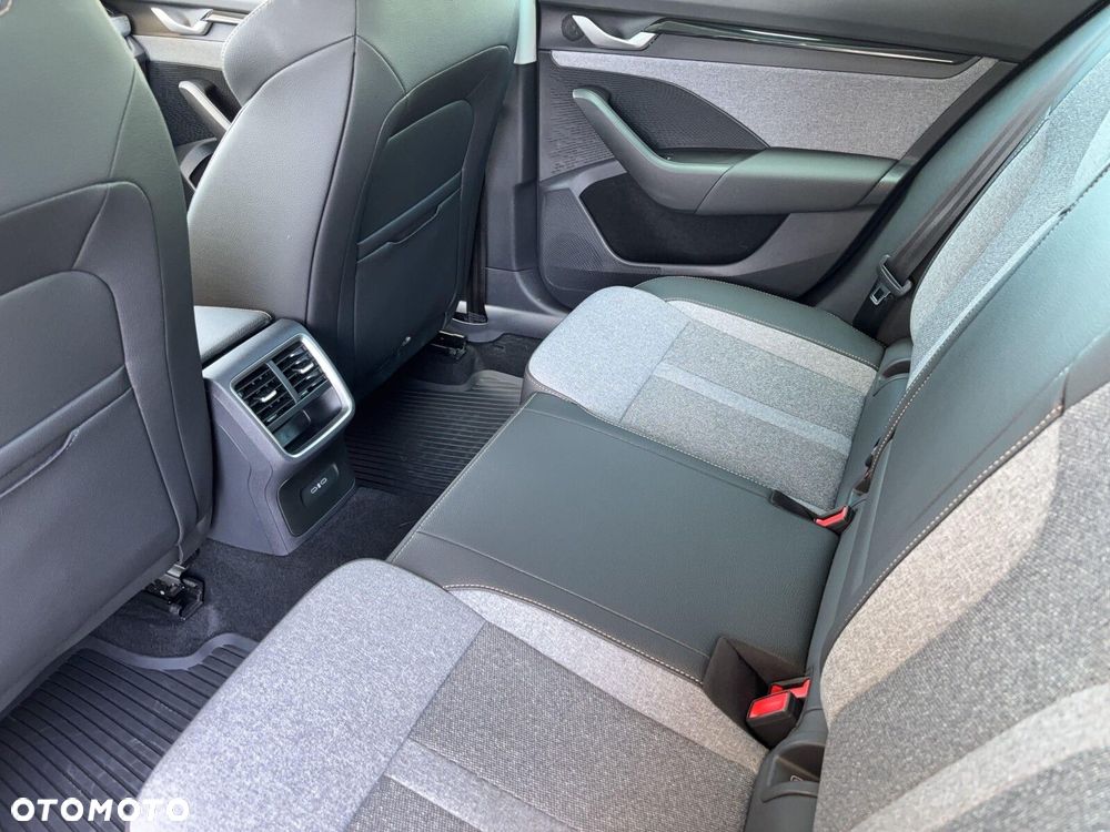 Skoda Octavia 1.5 TSI mHEV Selection DSG - 17