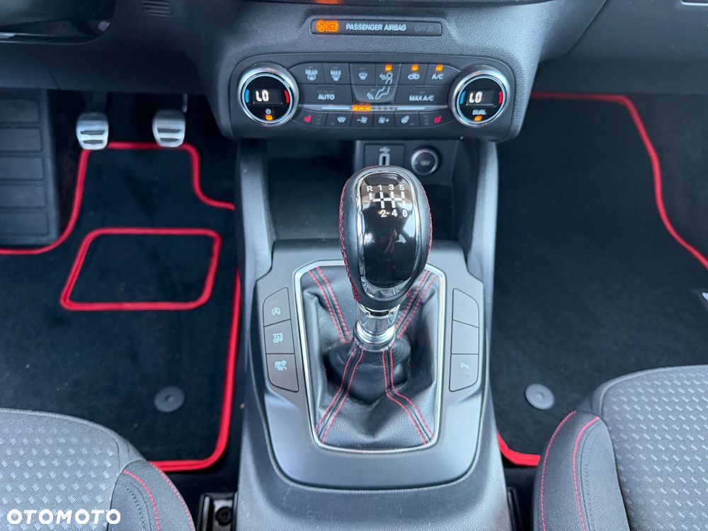 Ford Focus 1.5 EcoBoost ST-Line - 13