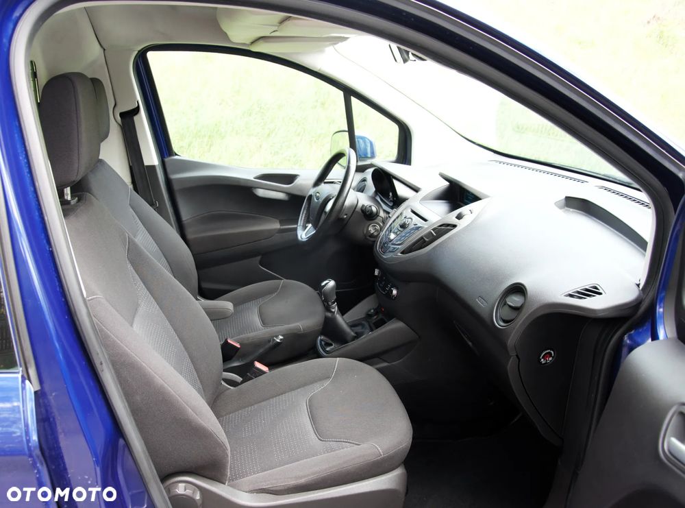 Ford Transit Courier - 25