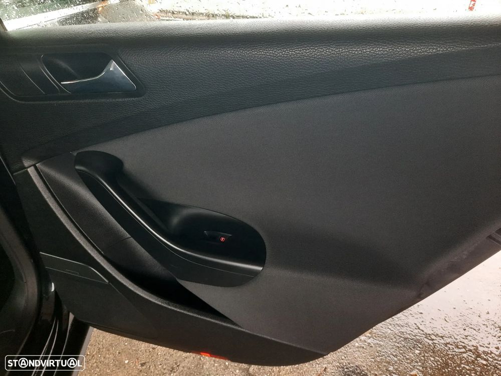 VW Passat Variant 2.0 TDi Confortline - 30