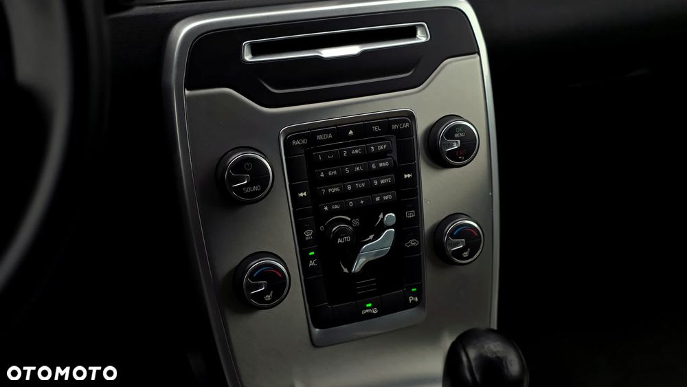 Volvo V70 D2 Momentum - 20