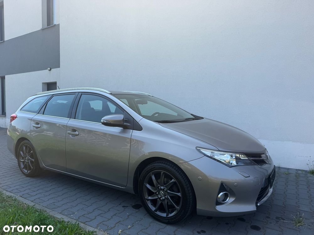 Toyota Auris 1.6 Premium + - 5