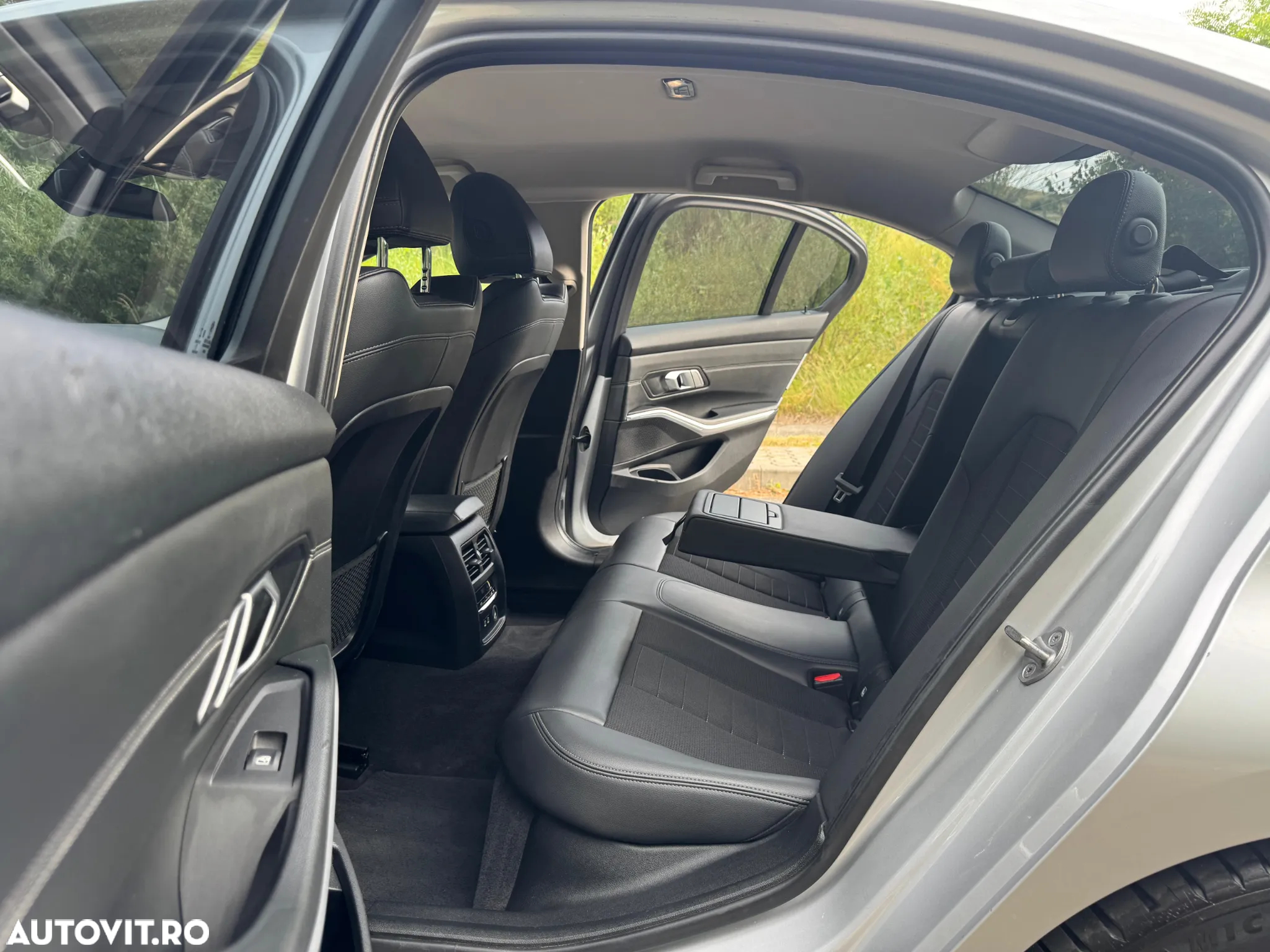 BMW Seria 3 320i Aut. Sport Line - 29