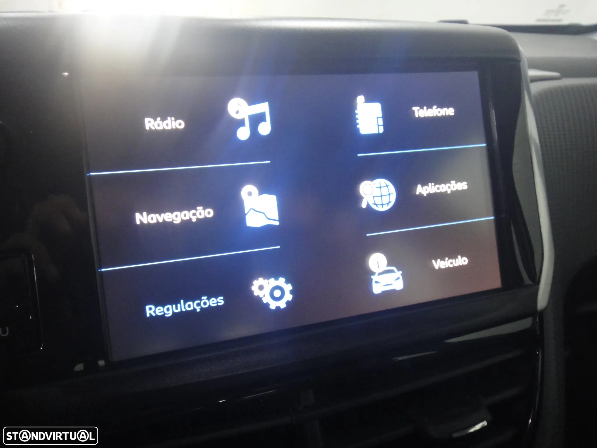 Peugeot 2008 1.2 PureTech Allure EAT6 - 22