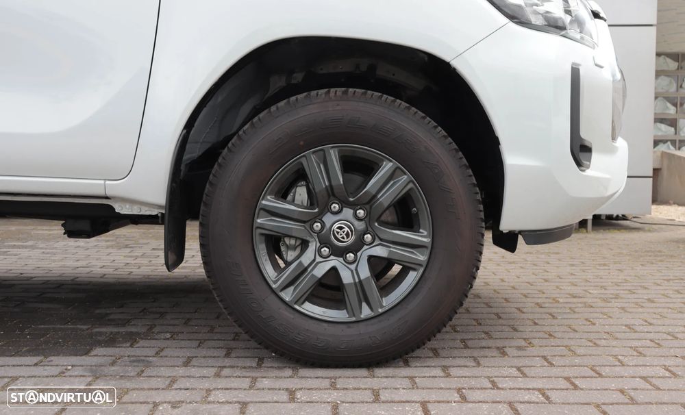 Toyota Hilux 2.4 D-4D 4WD CD CH Aut. - 6