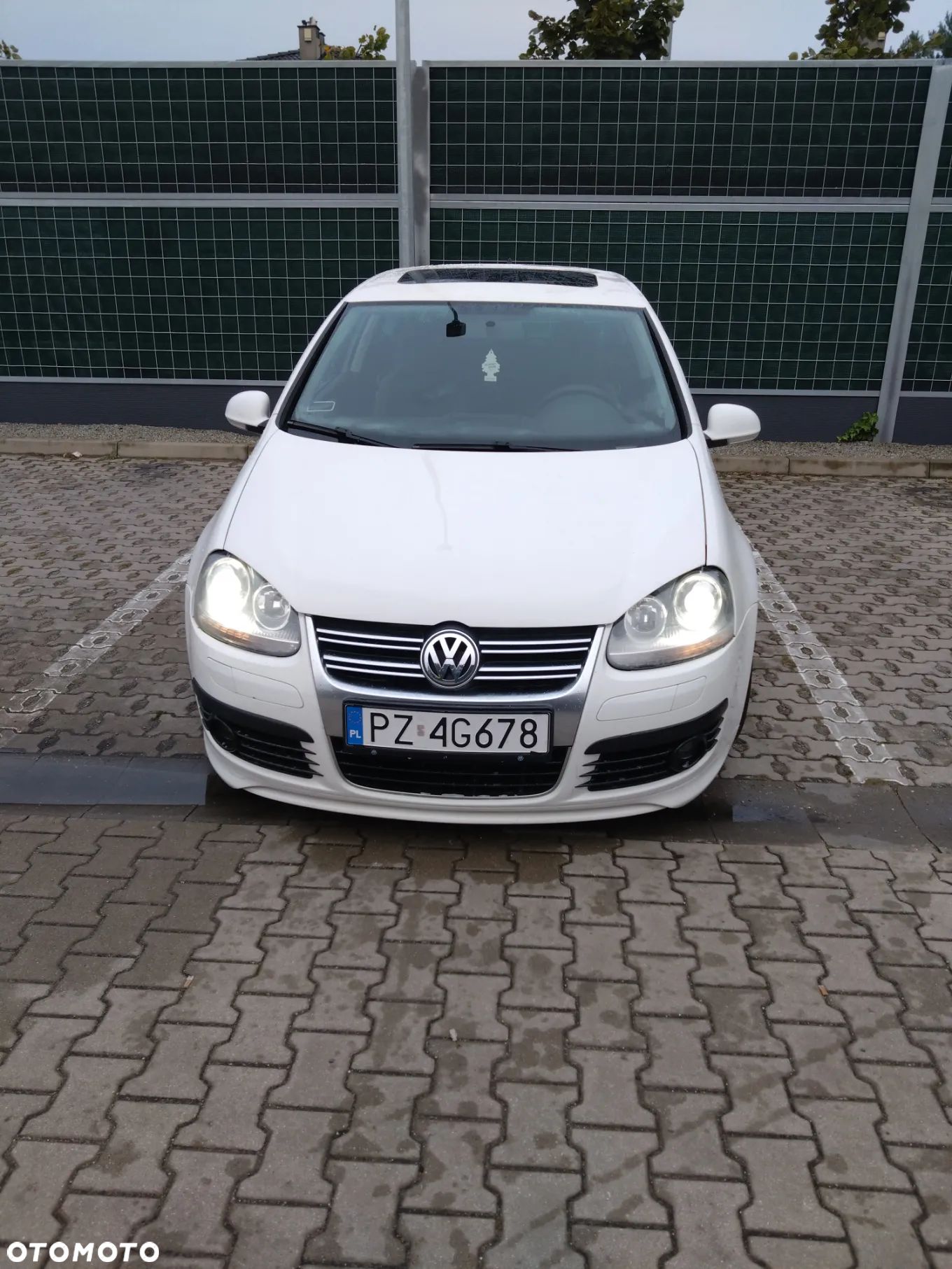Volkswagen Golf - 1