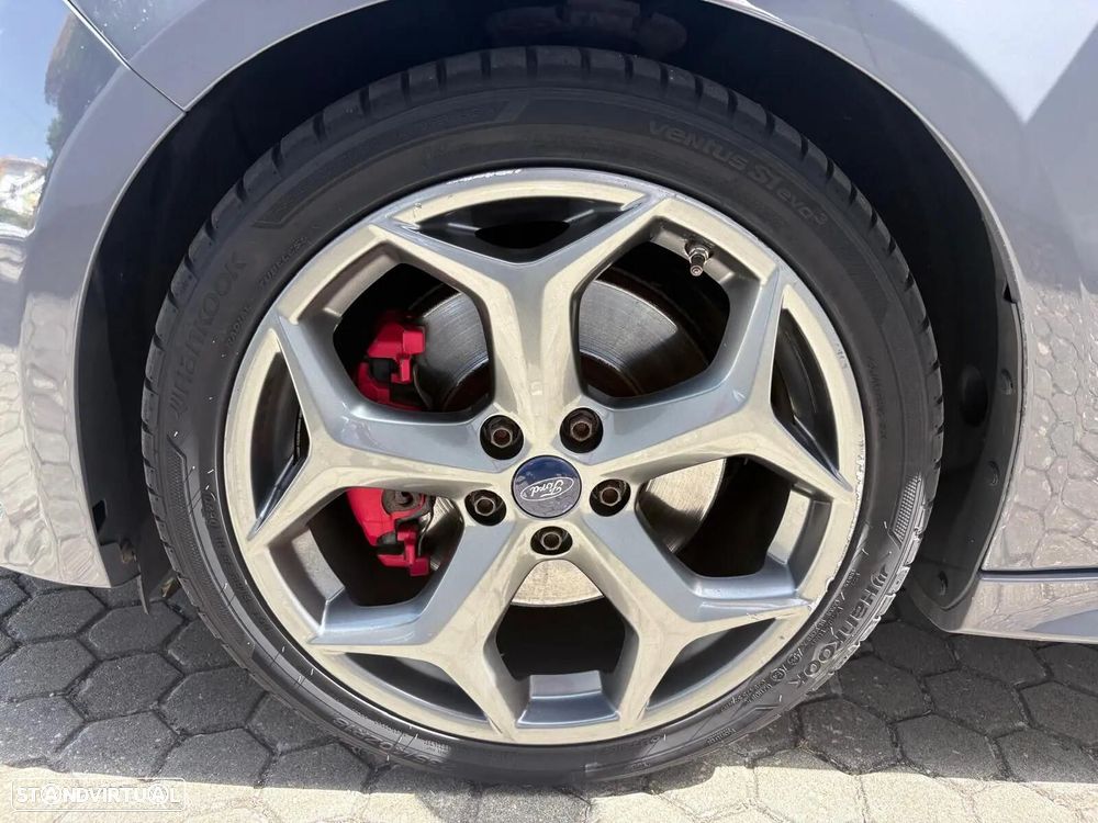 Ford Focus 2.0 EcoBoost ST c/ Pack Pele Desportiva - 12