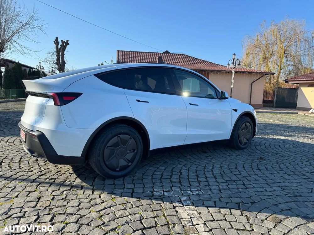 Tesla Model Y RWD - 8