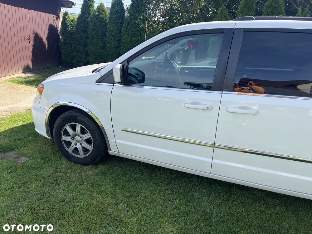 Chrysler Town & Country - 8
