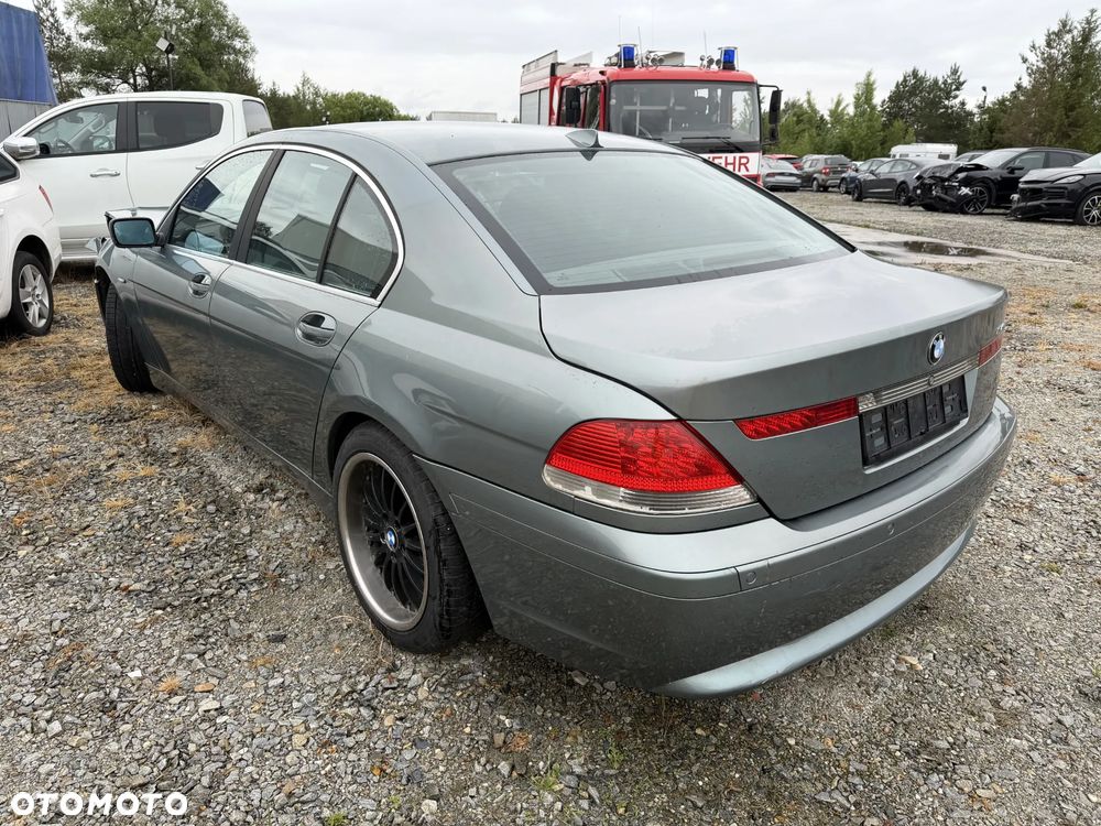 BMW Seria 7 745i - 5