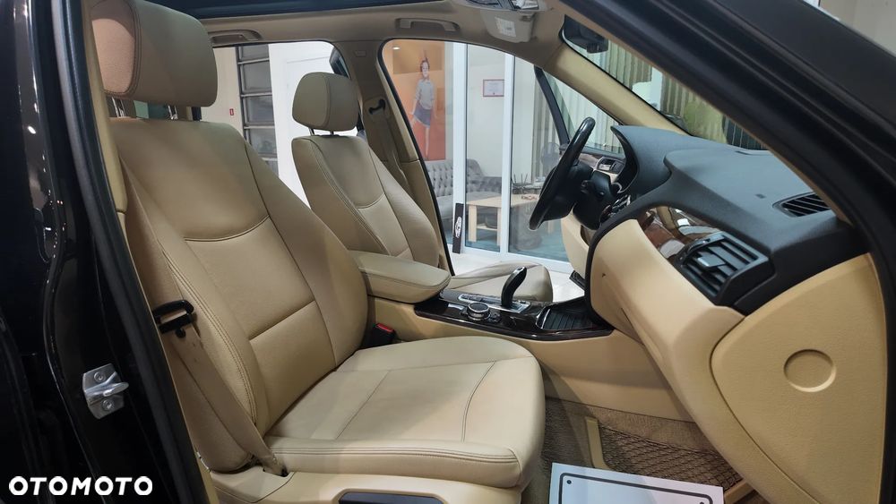 BMW X3 xDrive28i xLine sport - 35