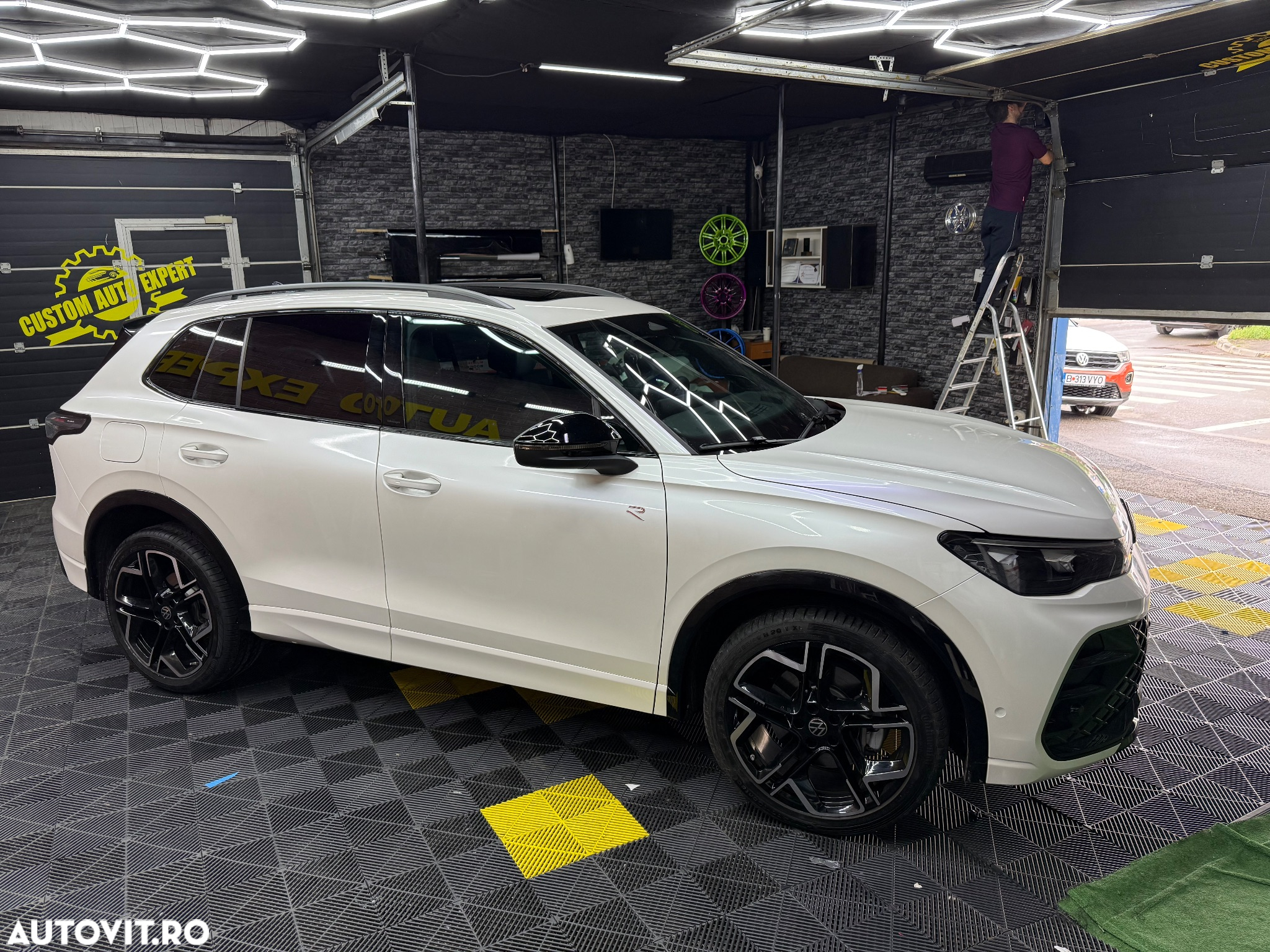 Volkswagen Tiguan 2.0 TDI SCR DSG 4Motion R-Line - 31