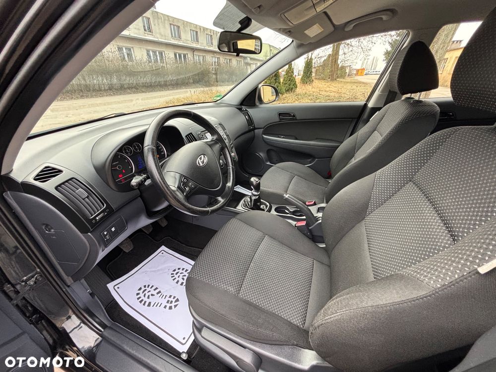 Hyundai i30 i30cw 1.6 CRDi FIFA WM Edition - 13