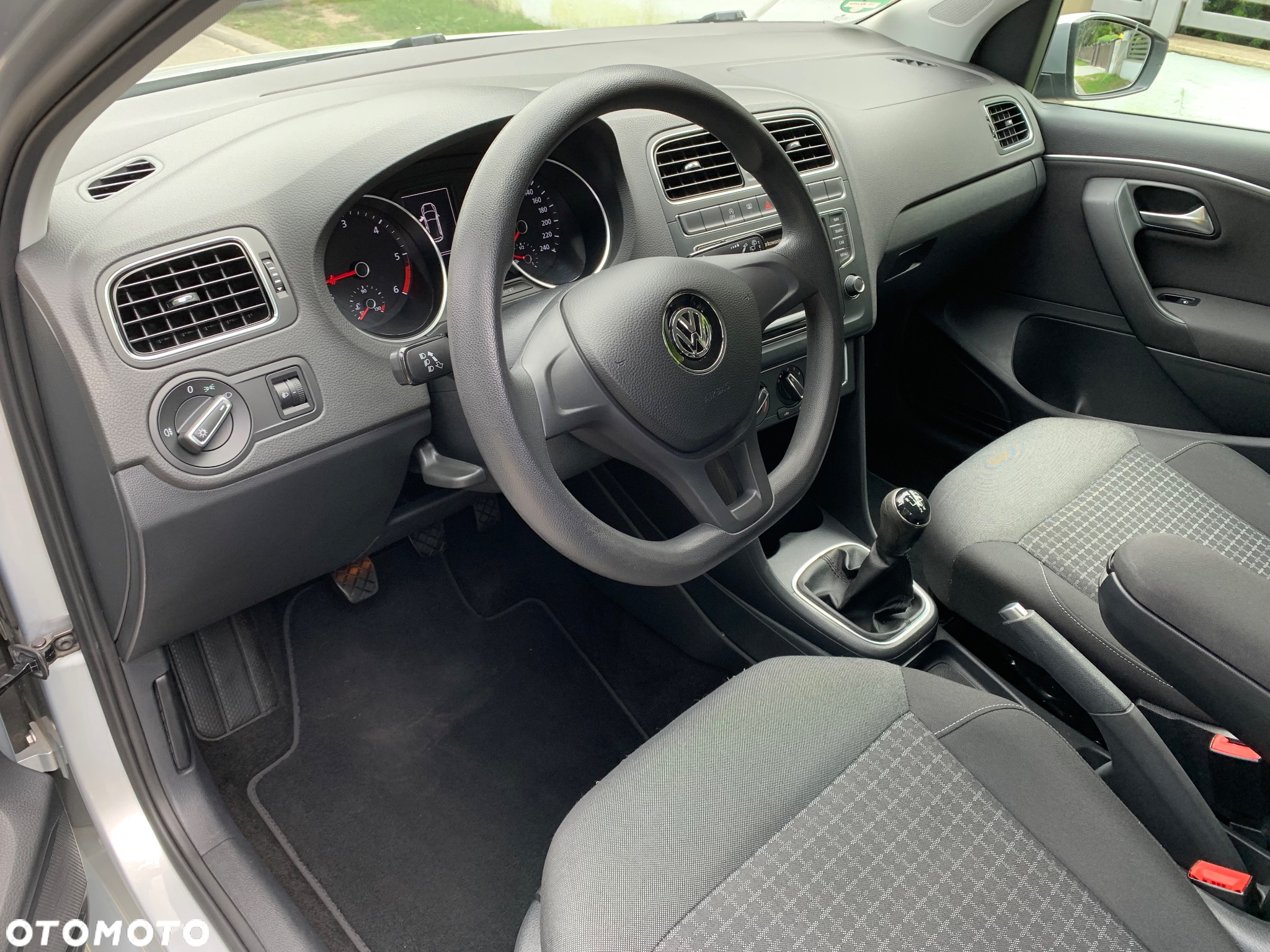Volkswagen Polo 1.4 TDI (Blue Motion Technology) Comfortline - 18