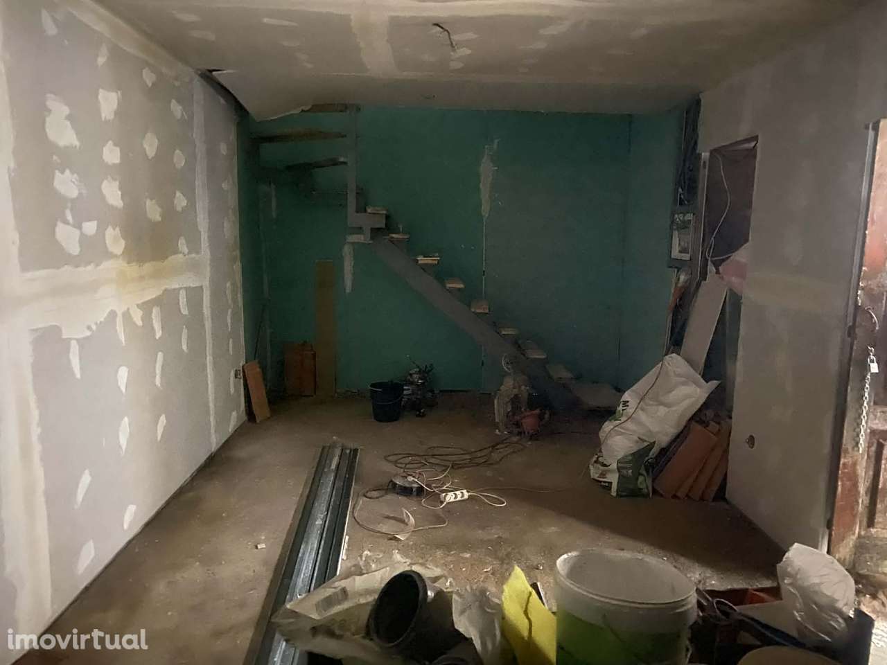 Vende-se Moradia T2 renovada junto a Cernache. - Grande imagem: 4/12