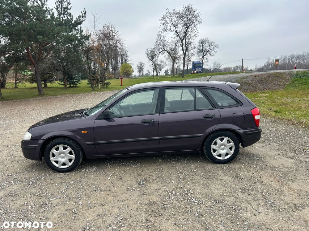Mazda 323F - 10