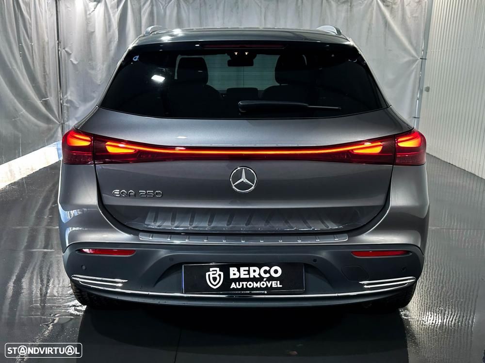 Mercedes-Benz EQA 250+ — fotografia 5