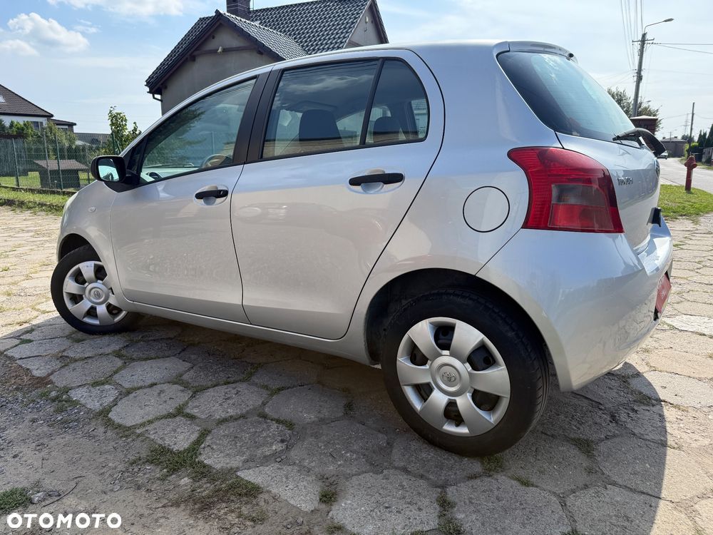 Toyota Yaris - 4