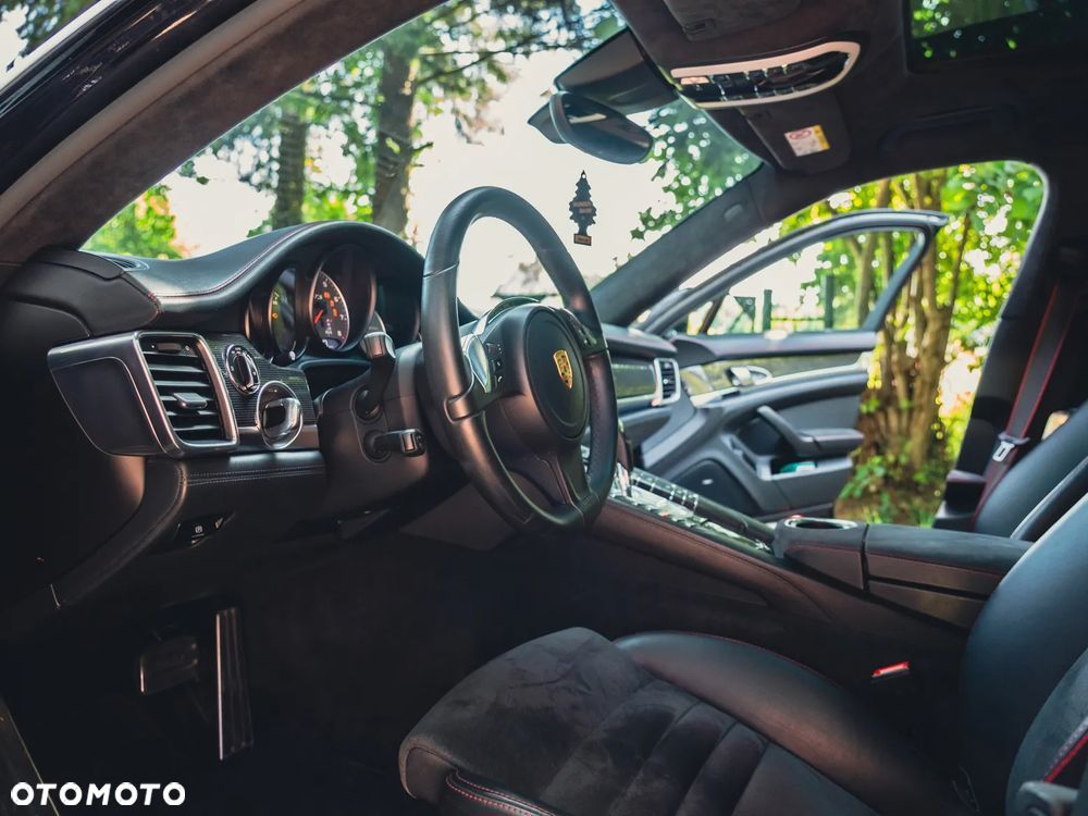 Porsche Panamera GTS - 12