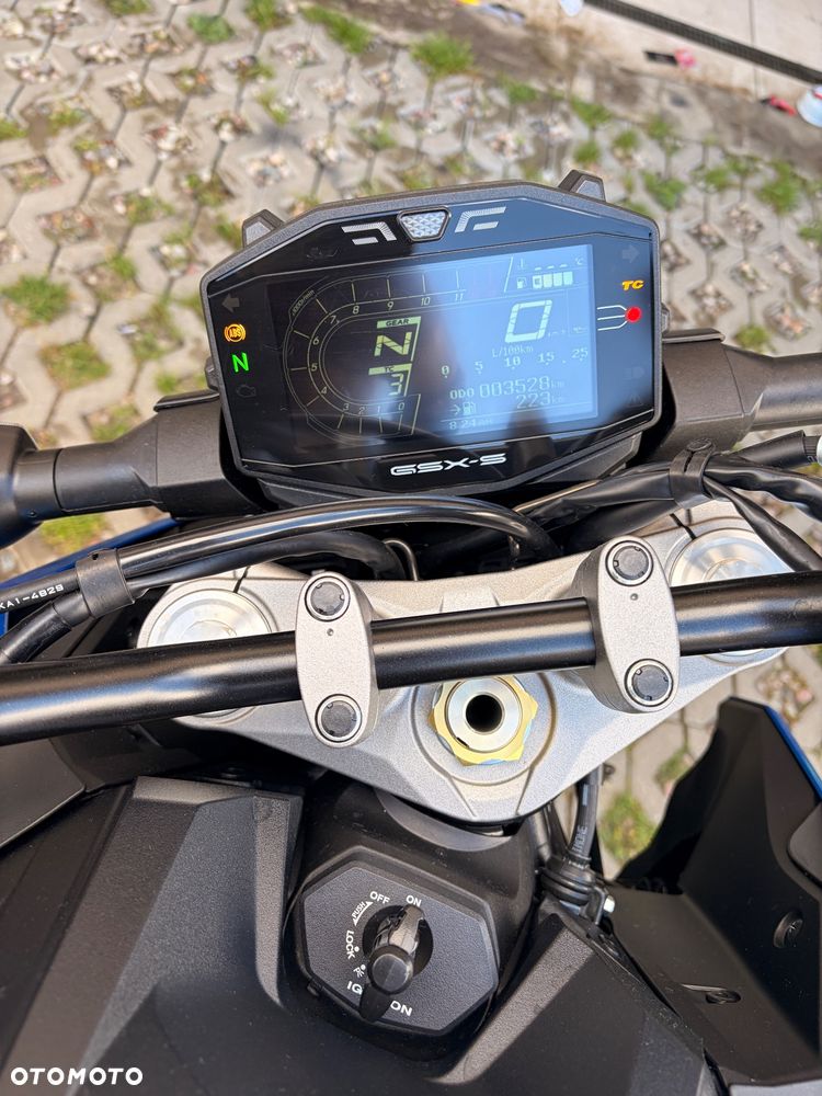 Suzuki GSX - 6