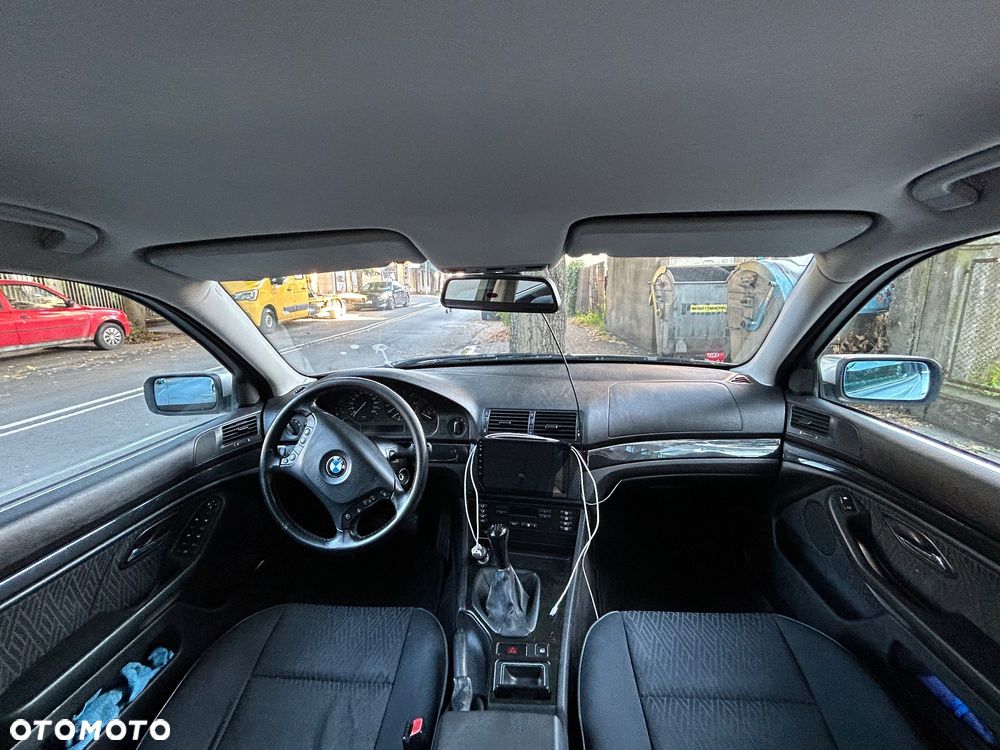 BMW Seria 5 520i - 11