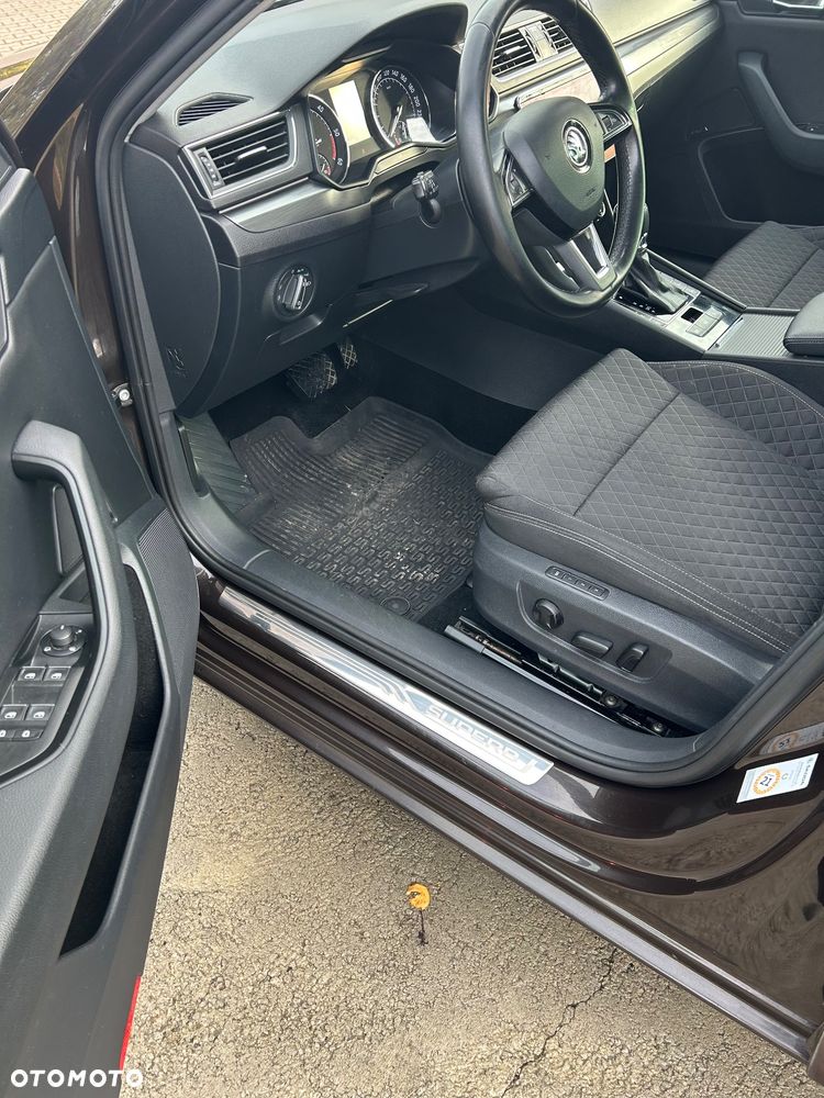 Skoda Superb 2.0 TDI Ambition DSG - 17