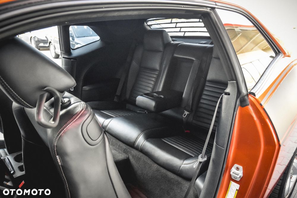 Dodge Challenger - 11