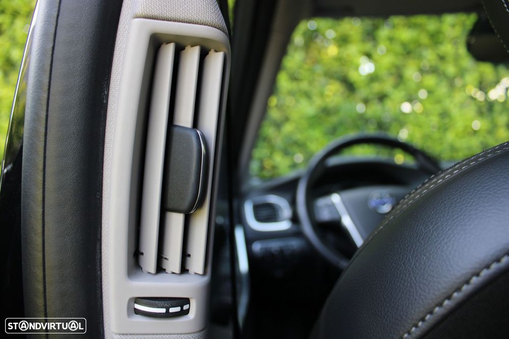 Volvo V60 1.6 D2 Momentum Eco - 34