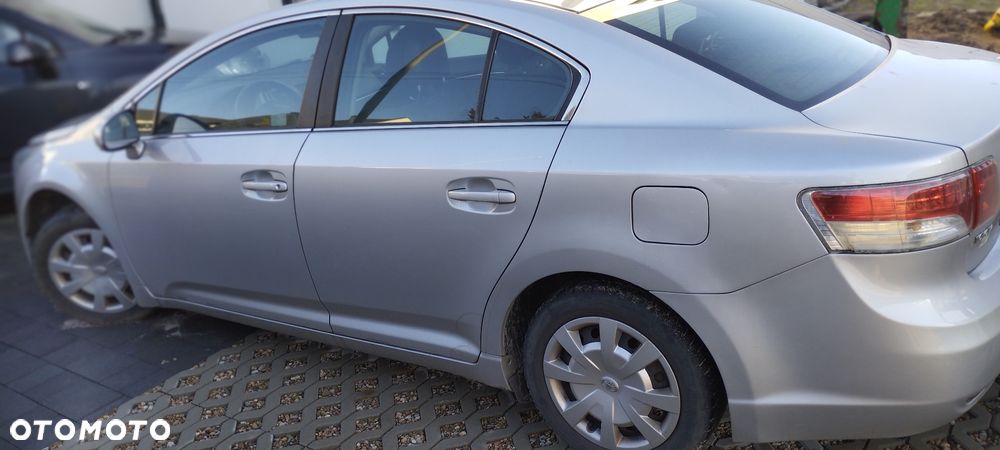 Toyota Avensis - 10