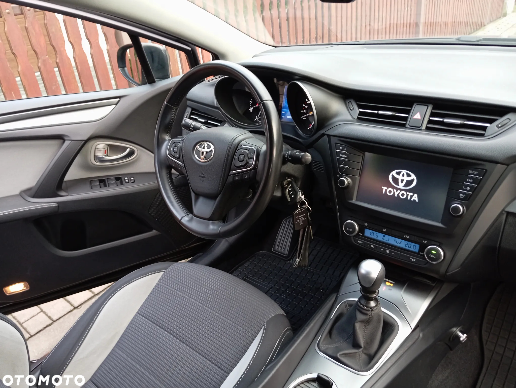 Toyota Avensis 1.8 Prestige - 25
