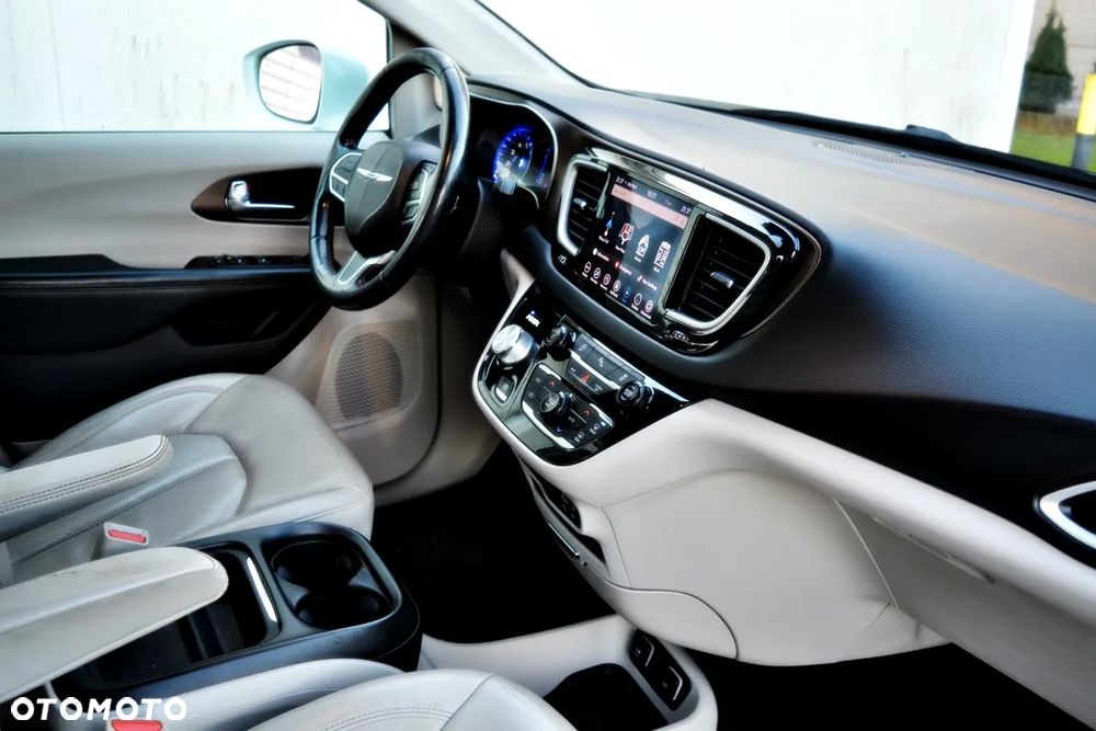 Chrysler Pacifica - 6